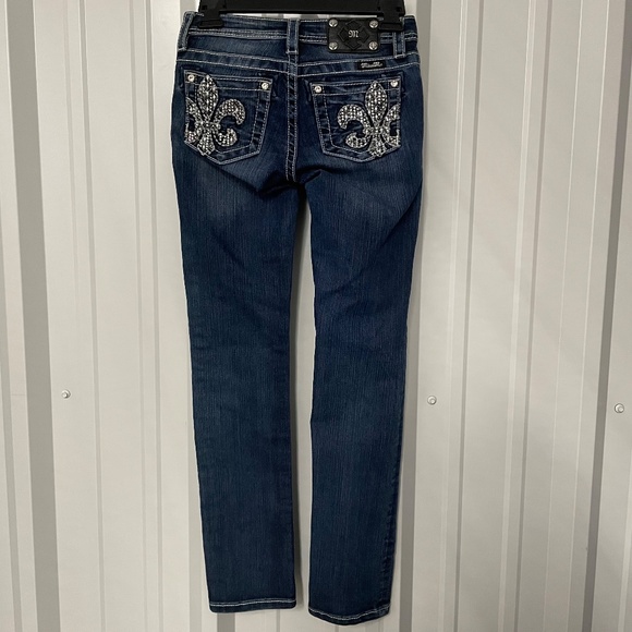 Miss Me Girls Embellished Fleur De Lis Dark Wash Mid-Rise Skinny Jeans - Picture 4 of 7